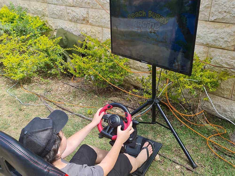 כיסא-מרוצים-לאירועים-סימולטור-נהיגה-עמדות-מולטימדיה-לאירועים-min